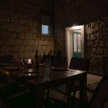 Stone House Olsavinia Close To The Kaštela