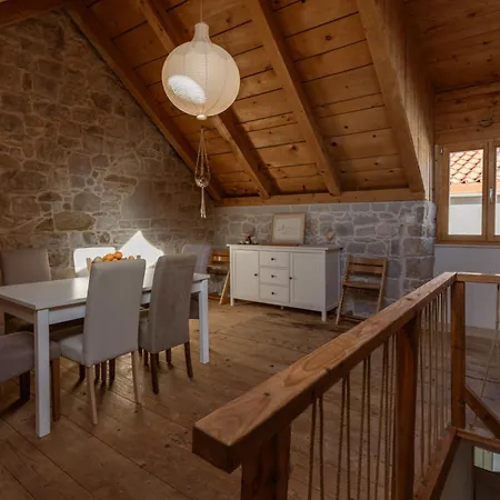 Stone House Olsavinia Close To The Kaštela