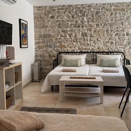 بيت للعطل Stone House Olsavinia Close To The *