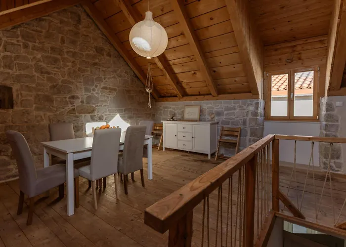 Stone House Olsavinia Close To The Kaštela